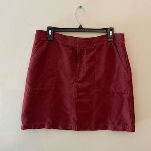 Banana Republic Faux Suede Mini Skirt with Pockets - Size 10 - Burgandy